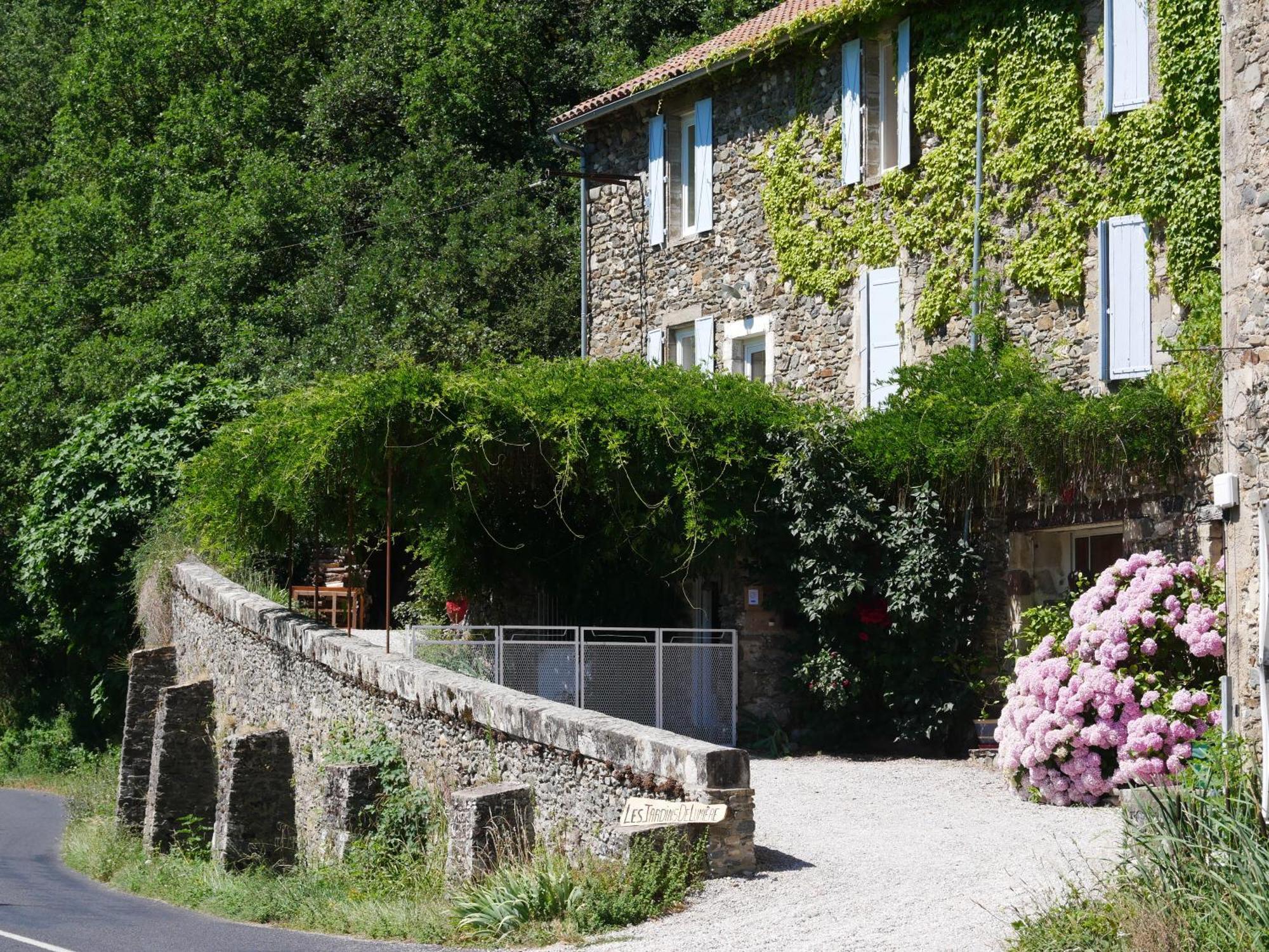 Les Jardins De Lumiere Bed & Breakfast Brusque Exterior foto